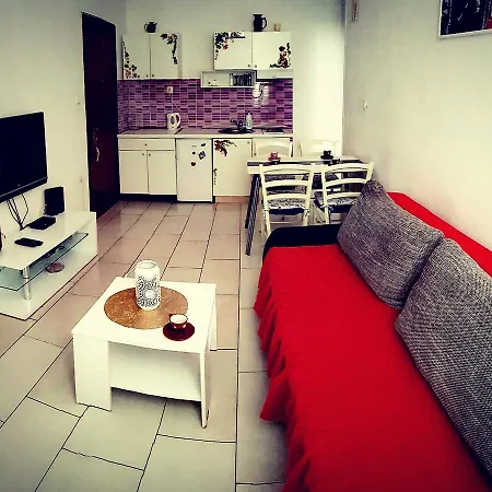 Ana Apartment *
